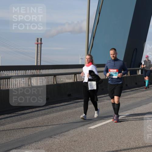 03.10.2025 - Köhlbrandbrückenlauf Julia Fischer http://msf.ph/oto/9009608 03.10.2025 10:14:52 Position 2 1997, 1993 meine-sportfotos.de