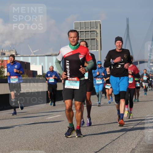 03.10.2025 - Köhlbrandbrückenlauf Luisa Fischer http://msf.ph/oto/9009613 03.10.2025 10:51:33 Position 3 2661, 3053 meine-sportfotos.de