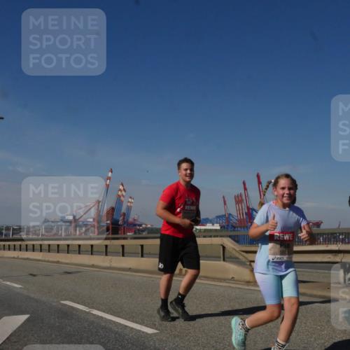 03.10.2025 - Köhlbrandbrückenlauf Matties Gatica Varas http://msf.ph/oto/9009626 03.10.2025 13:07:00 Position 2 10, 5611, 5497 meine-sportfotos.de