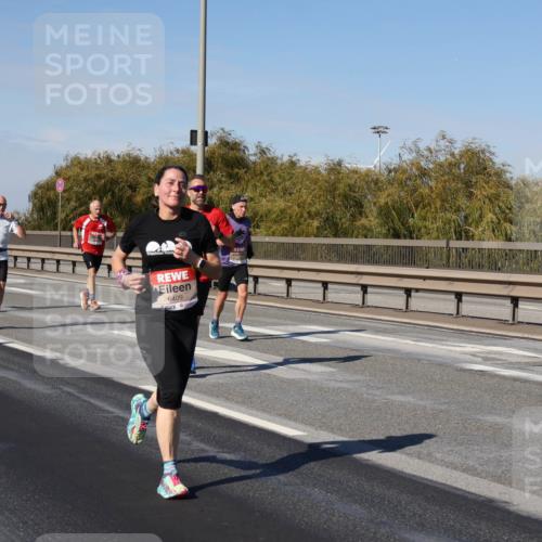 03.10.2025 - Köhlbrandbrückenlauf Julia Fischer http://msf.ph/oto/9009628 03.10.2025 12:53:28 Position 3 6409 meine-sportfotos.de