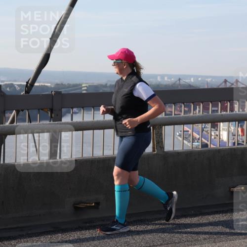 03.10.2025 - Köhlbrandbrückenlauf Julia Fischer http://msf.ph/oto/9009633 03.10.2025 10:15:02 Position 2  meine-sportfotos.de