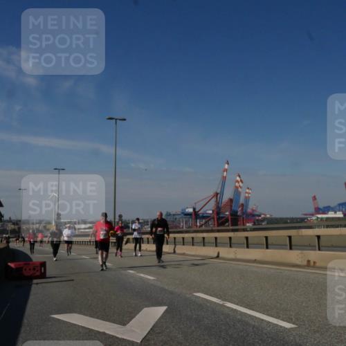 03.10.2025 - Köhlbrandbrückenlauf Matties Gatica Varas http://msf.ph/oto/9009639 03.10.2025 13:07:14 Position 2  meine-sportfotos.de