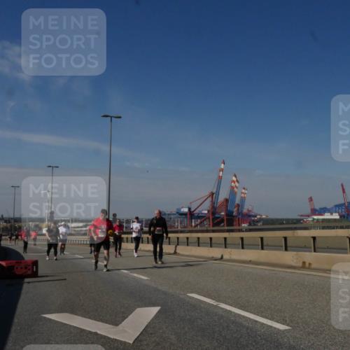 03.10.2025 - Köhlbrandbrückenlauf Matties Gatica Varas http://msf.ph/oto/9009643 03.10.2025 13:07:15 Position 2  meine-sportfotos.de