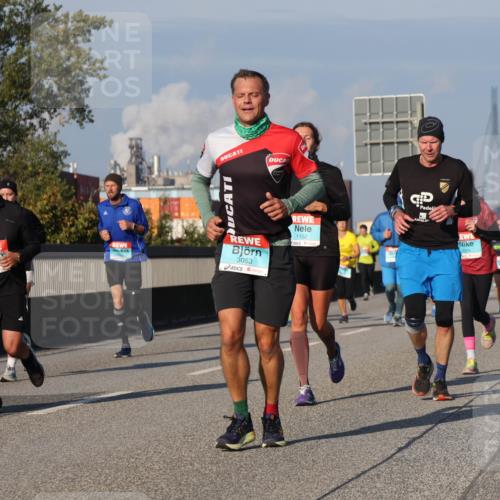 03.10.2025 - Köhlbrandbrückenlauf Luisa Fischer http://msf.ph/oto/9009644 03.10.2025 10:51:35 Position 3 2661, 3053, 1152 meine-sportfotos.de