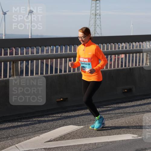 03.10.2025 - Köhlbrandbrückenlauf Julia Fischer http://msf.ph/oto/9009647 03.10.2025 10:16:01 Position 2 2669 meine-sportfotos.de