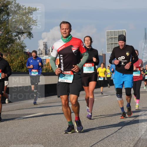 03.10.2025 - Köhlbrandbrückenlauf Luisa Fischer http://msf.ph/oto/9009650 03.10.2025 10:51:35 Position 3 2661, 3053, 1152, 2 meine-sportfotos.de