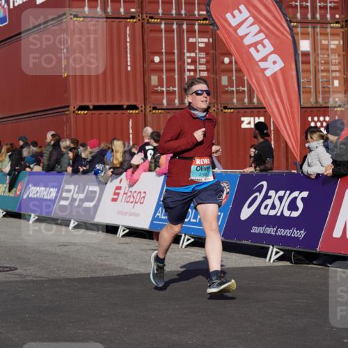 03.10.2025 - Köhlbrandbrückenlauf Michael Burmester http://msf.ph/oto/9009668 03.10.2025 10:10:46 Ziel 1183, 1450, 1568, 1701, 1705, 1802, 1973, 2150, 2729, 3032, 3717, 3818 meine-sportfotos.de