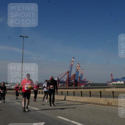 03.10.2025 - Köhlbrandbrückenlauf Matties Gatica Varas http://msf.ph/oto/9009670 03.10.2025 13:07:16 Position 2  meine-sportfotos.de