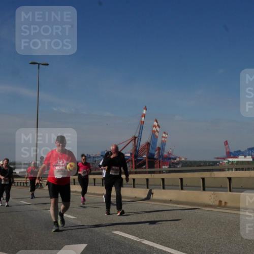 03.10.2025 - Köhlbrandbrückenlauf Matties Gatica Varas http://msf.ph/oto/9009681 03.10.2025 13:07:18 Position 2  meine-sportfotos.de