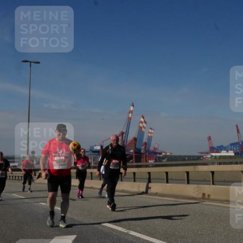 03.10.2025 - Köhlbrandbrückenlauf Matties Gatica Varas http://msf.ph/oto/9009688 03.10.2025 13:07:18 Position 2  meine-sportfotos.de