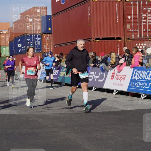 03.10.2025 - Köhlbrandbrückenlauf Michael Burmester http://msf.ph/oto/9009693 03.10.2025 10:10:48 Ziel 1151, 1183, 1229, 1450, 1568, 1701, 1705, 1802, 1945, 1973, 2150, 2381, 2729, 3410, 3717, 3808, 3818 meine-sportfotos.de