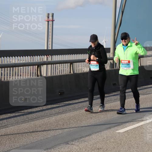 03.10.2025 - Köhlbrandbrückenlauf Julia Fischer http://msf.ph/oto/9009697 03.10.2025 10:16:59 Position 2 2320, 1241, 3396 meine-sportfotos.de
