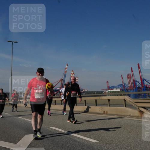 03.10.2025 - Köhlbrandbrückenlauf Matties Gatica Varas http://msf.ph/oto/9009699 03.10.2025 13:07:19 Position 2 5736 meine-sportfotos.de