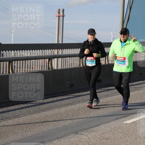 03.10.2025 - Köhlbrandbrückenlauf Julia Fischer http://msf.ph/oto/9009701 03.10.2025 10:16:59 Position 2 2320, 1241, 3396 meine-sportfotos.de