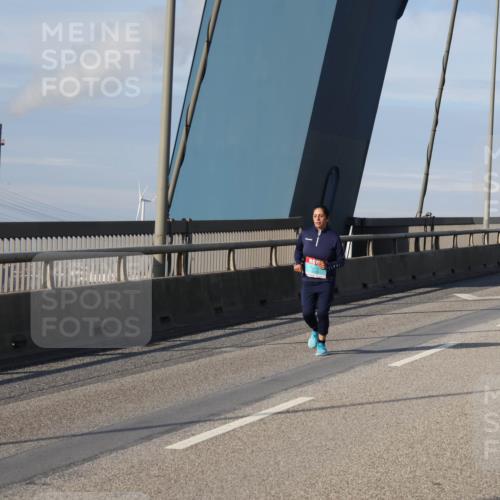 03.10.2025 - Köhlbrandbrückenlauf Julia Fischer http://msf.ph/oto/9009718 03.10.2025 10:17:43 Position 2  meine-sportfotos.de