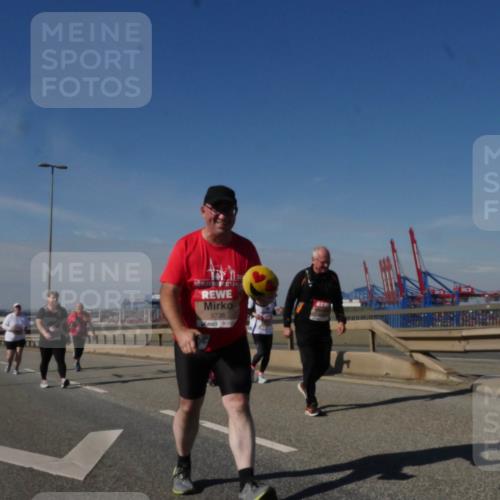 03.10.2025 - Köhlbrandbrückenlauf Matties Gatica Varas http://msf.ph/oto/9009719 03.10.2025 13:07:20 Position 2 5736 meine-sportfotos.de