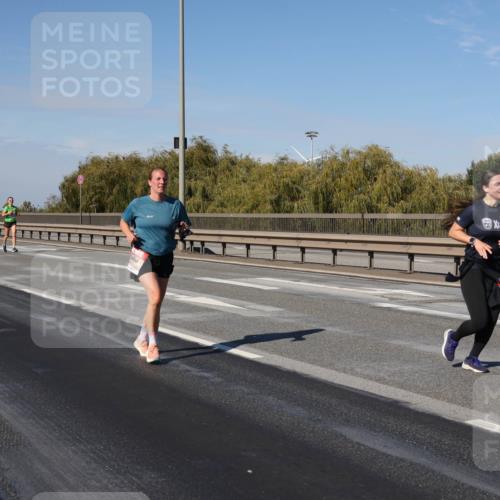 03.10.2025 - Köhlbrandbrückenlauf Julia Fischer http://msf.ph/oto/9009721 03.10.2025 12:53:44 Position 3  meine-sportfotos.de