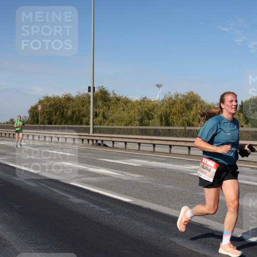 03.10.2025 - Köhlbrandbrückenlauf Julia Fischer http://msf.ph/oto/9009728 03.10.2025 12:53:45 Position 3 6424 meine-sportfotos.de