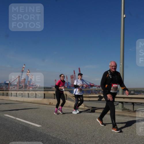03.10.2025 - Köhlbrandbrückenlauf Matties Gatica Varas http://msf.ph/oto/9009734 03.10.2025 13:07:22 Position 2  meine-sportfotos.de