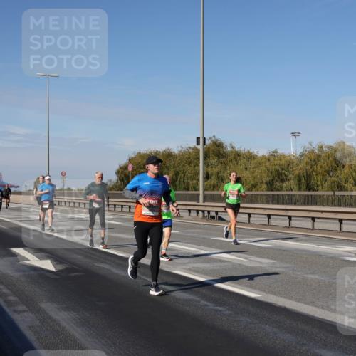 03.10.2025 - Köhlbrandbrückenlauf Julia Fischer http://msf.ph/oto/9009736 03.10.2025 12:53:49 Position 3  meine-sportfotos.de
