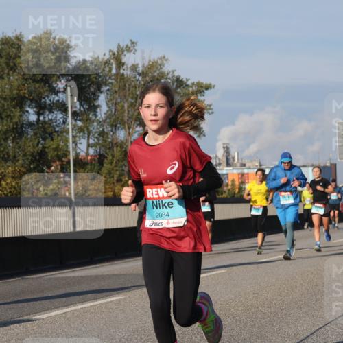 03.10.2025 - Köhlbrandbrückenlauf Luisa Fischer http://msf.ph/oto/9009746 03.10.2025 10:51:40 Position 3 2084 meine-sportfotos.de