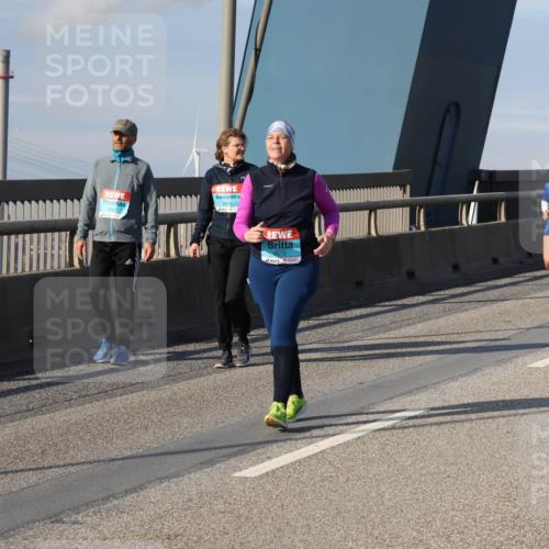 03.10.2025 - Köhlbrandbrückenlauf Julia Fischer http://msf.ph/oto/9009749 03.10.2025 10:17:58 Position 2 2691, 3575 meine-sportfotos.de