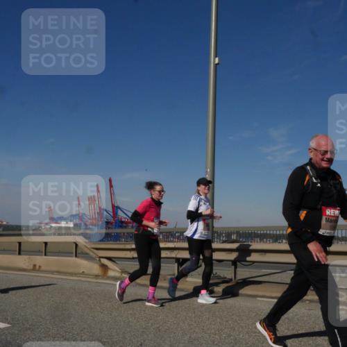 03.10.2025 - Köhlbrandbrückenlauf Matties Gatica Varas http://msf.ph/oto/9009751 03.10.2025 13:07:23 Position 2  meine-sportfotos.de