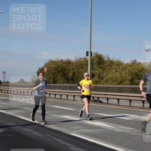 03.10.2025 - Köhlbrandbrückenlauf Julia Fischer http://msf.ph/oto/9009766 03.10.2025 12:53:55 Position 3  meine-sportfotos.de