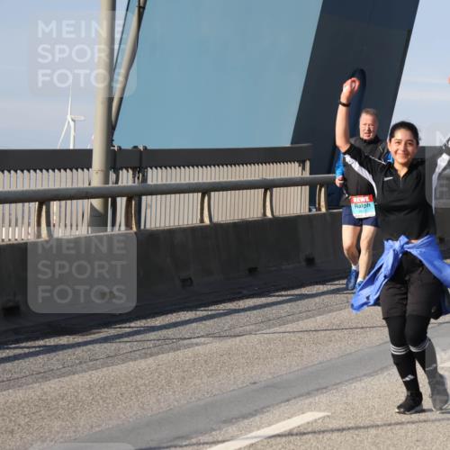 03.10.2025 - Köhlbrandbrückenlauf Julia Fischer http://msf.ph/oto/9009769 03.10.2025 10:18:06 Position 2  meine-sportfotos.de