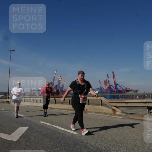 03.10.2025 - Köhlbrandbrückenlauf Matties Gatica Varas http://msf.ph/oto/9009772 03.10.2025 13:07:25 Position 2 118 meine-sportfotos.de