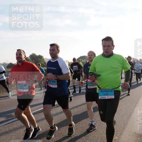 03.10.2025 - Köhlbrandbrückenlauf Fabian Wolf http://msf.ph/oto/9009773 03.10.2025 09:21:14 Position 3 2165, 2171, 2144, 3109, 6 meine-sportfotos.de