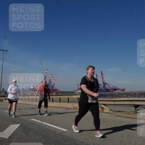 03.10.2025 - Köhlbrandbrückenlauf Matties Gatica Varas http://msf.ph/oto/9009780 03.10.2025 13:07:25 Position 2 118 meine-sportfotos.de