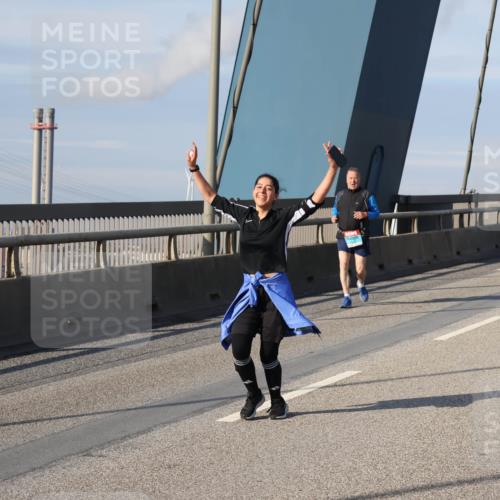 03.10.2025 - Köhlbrandbrückenlauf Julia Fischer http://msf.ph/oto/9009784 03.10.2025 10:18:07 Position 2 95 meine-sportfotos.de