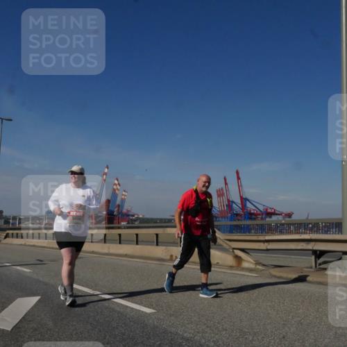 03.10.2025 - Köhlbrandbrückenlauf Matties Gatica Varas http://msf.ph/oto/9009802 03.10.2025 13:07:27 Position 2 118 meine-sportfotos.de
