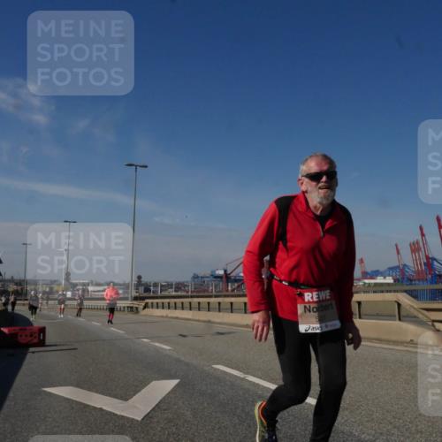 03.10.2025 - Köhlbrandbrückenlauf Matties Gatica Varas http://msf.ph/oto/9009838 03.10.2025 13:07:33 Position 2 5327 meine-sportfotos.de