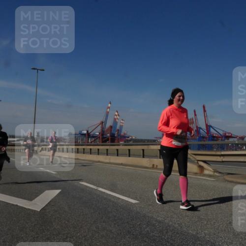 03.10.2025 - Köhlbrandbrückenlauf Matties Gatica Varas http://msf.ph/oto/9009851 03.10.2025 13:07:43 Position 2 18 meine-sportfotos.de