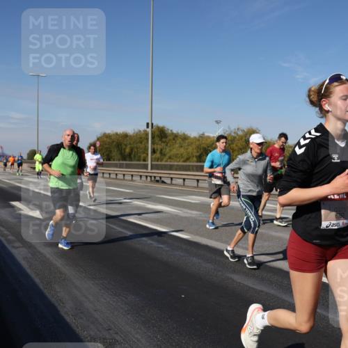03.10.2025 - Köhlbrandbrückenlauf Julia Fischer http://msf.ph/oto/9009857 03.10.2025 12:54:06 Position 3 6752 meine-sportfotos.de