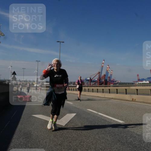 03.10.2025 - Köhlbrandbrückenlauf Matties Gatica Varas http://msf.ph/oto/9009859 03.10.2025 13:07:45 Position 2 4824 meine-sportfotos.de