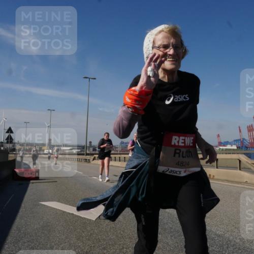 03.10.2025 - Köhlbrandbrückenlauf Matties Gatica Varas http://msf.ph/oto/9009869 03.10.2025 13:07:46 Position 2 4824 meine-sportfotos.de