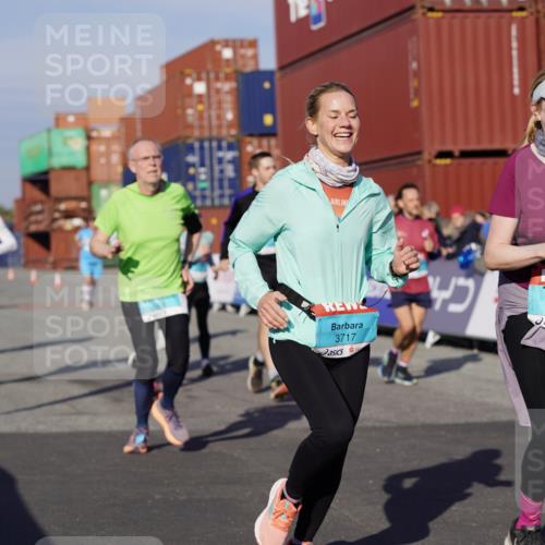 03.10.2025 - Köhlbrandbrückenlauf Michael Burmester http://msf.ph/oto/9009870 03.10.2025 10:10:53 Ziel 1149, 1151, 1183, 1229, 1286, 1450, 1568, 1705, 1802, 1945, 1973, 2381, 2711, 2729, 3352, 3410, 3717, 3808, 3818 meine-sportfotos.de