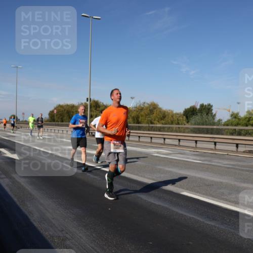 03.10.2025 - Köhlbrandbrückenlauf Julia Fischer http://msf.ph/oto/9009873 03.10.2025 12:54:08 Position 3  meine-sportfotos.de