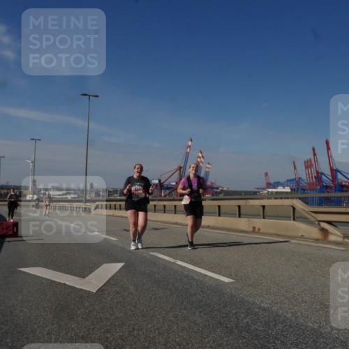 03.10.2025 - Köhlbrandbrückenlauf Matties Gatica Varas http://msf.ph/oto/9009880 03.10.2025 13:07:47 Position 2  meine-sportfotos.de