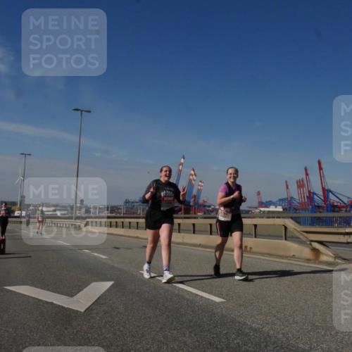 03.10.2025 - Köhlbrandbrückenlauf Matties Gatica Varas http://msf.ph/oto/9009890 03.10.2025 13:07:48 Position 2  meine-sportfotos.de