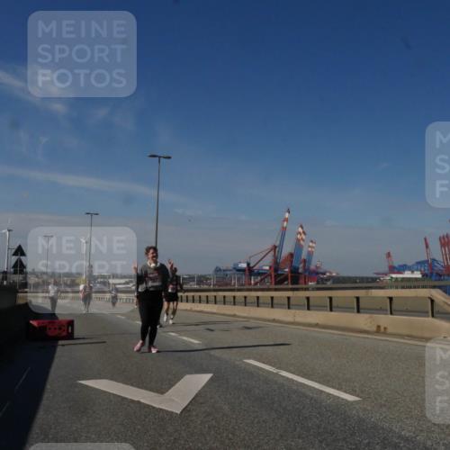 03.10.2025 - Köhlbrandbrückenlauf Matties Gatica Varas http://msf.ph/oto/9009911 03.10.2025 13:07:55 Position 2  meine-sportfotos.de
