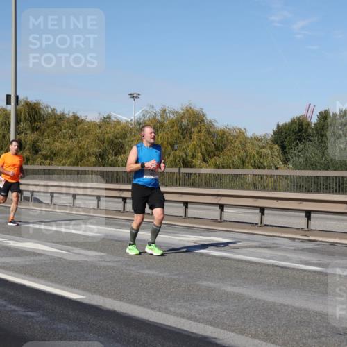 03.10.2025 - Köhlbrandbrückenlauf Julia Fischer http://msf.ph/oto/9009913 03.10.2025 12:54:17 Position 3  meine-sportfotos.de