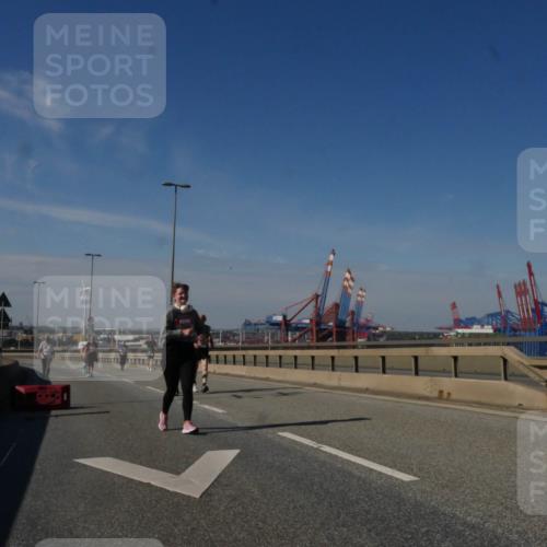 03.10.2025 - Köhlbrandbrückenlauf Matties Gatica Varas http://msf.ph/oto/9009917 03.10.2025 13:07:55 Position 2 1 meine-sportfotos.de