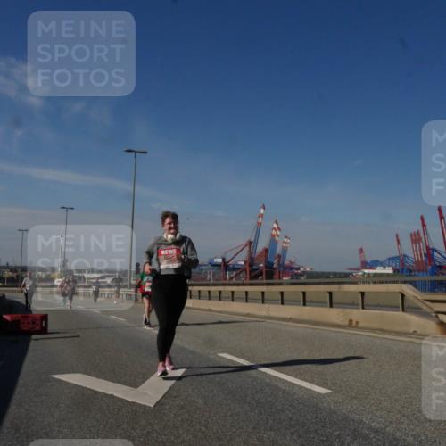 03.10.2025 - Köhlbrandbrückenlauf Matties Gatica Varas http://msf.ph/oto/9009925 03.10.2025 13:07:56 Position 2  meine-sportfotos.de