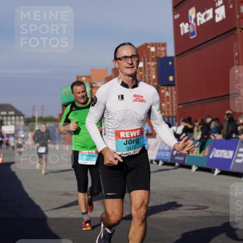 03.10.2025 - Köhlbrandbrückenlauf Michael Burmester http://msf.ph/oto/9009926 03.10.2025 10:10:56 Ziel 1149, 1151, 1183, 1229, 1286, 1568, 1802, 1945, 1973, 2381, 2711, 2729, 3334, 3352, 3410, 3717, 3808 meine-sportfotos.de