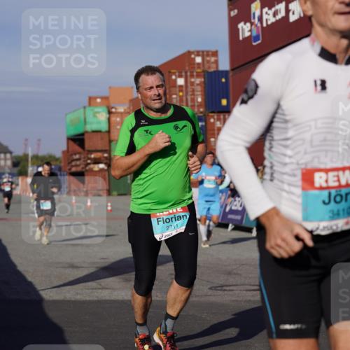 03.10.2025 - Köhlbrandbrückenlauf Michael Burmester http://msf.ph/oto/9009933 03.10.2025 10:10:56 Ziel 1149, 1151, 1183, 1229, 1286, 1568, 1802, 1945, 1973, 2381, 2711, 2729, 3334, 3352, 3410, 3717, 3808 meine-sportfotos.de