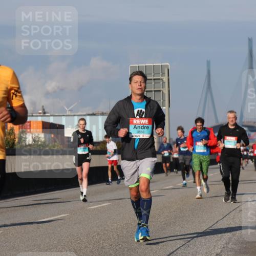 03.10.2025 - Köhlbrandbrückenlauf Luisa Fischer http://msf.ph/oto/9009945 03.10.2025 10:51:53 Position 3 1428, 3656 meine-sportfotos.de